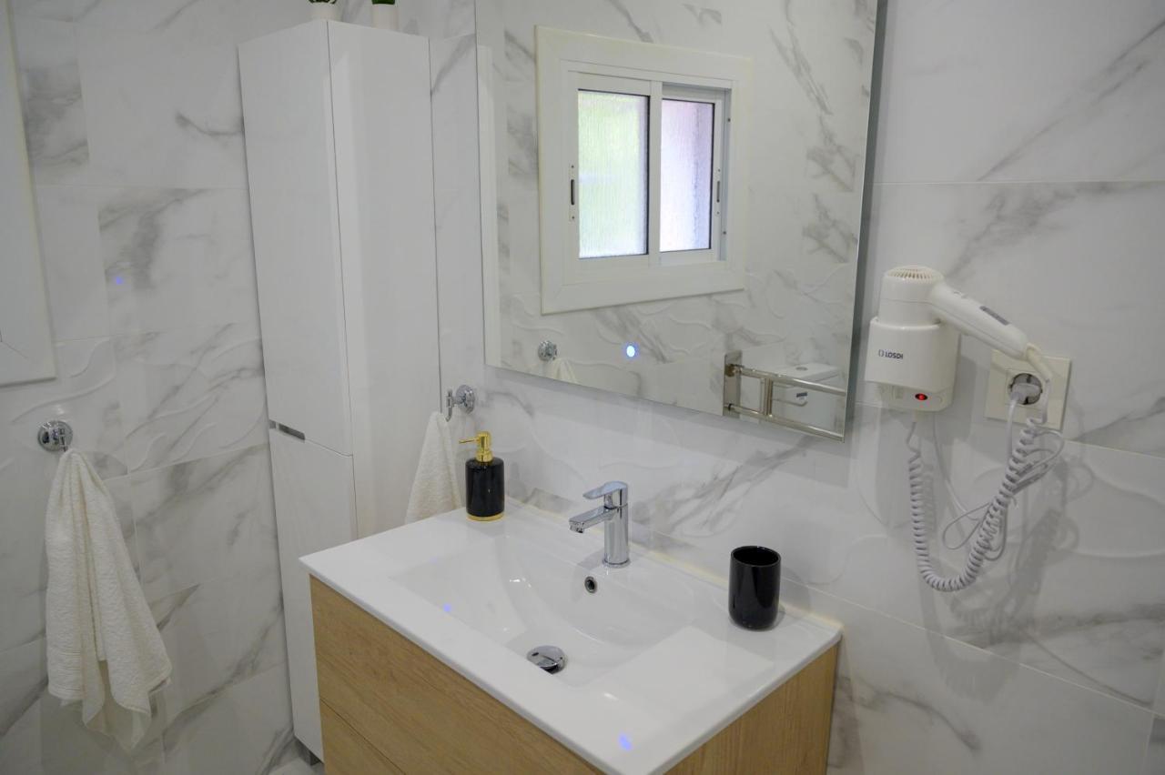 Вілла Relax House Barcelone Сан-Естеве-Сесрувірес Екстер'єр фото