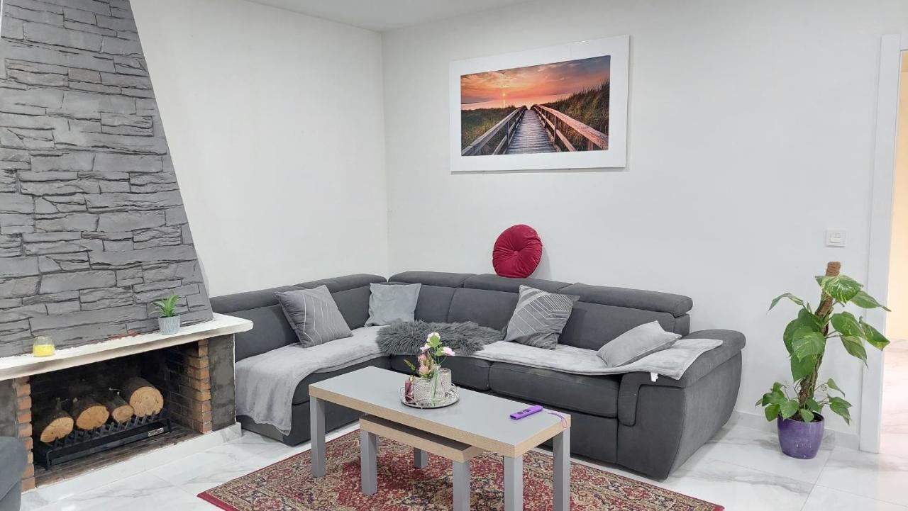 Вілла Relax House Barcelone Сан-Естеве-Сесрувірес Екстер'єр фото